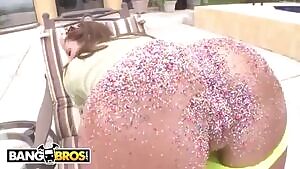 Angelica Saige has CAKE 🎂