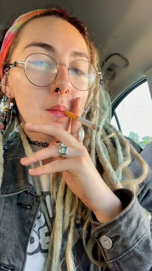 Hippie Chicks Alt Amateur Car Clothed