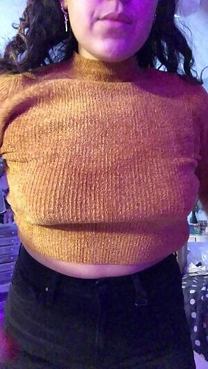 No bra, no problem 💦