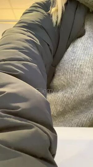 Flashing my D’s at the airport 👀 [gif]