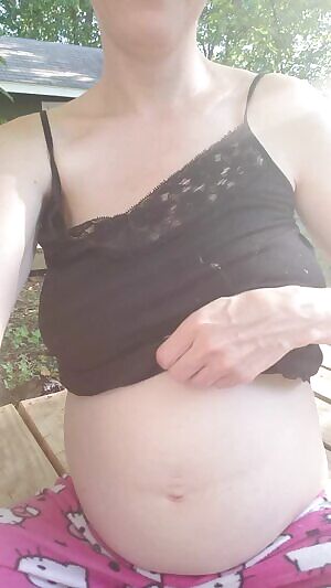 A little outdoor flash😘