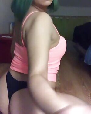 Some ass shaking 😜