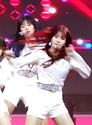 IZONE eunbi split second cleavage