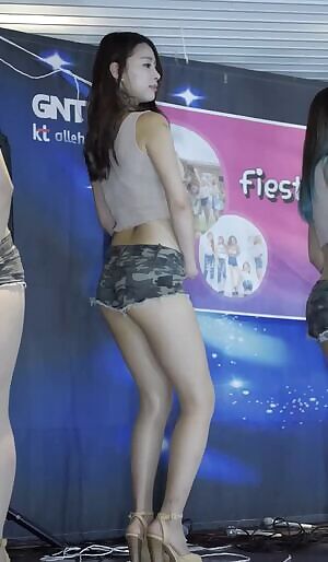 Switch - Minji Tight Little Ass