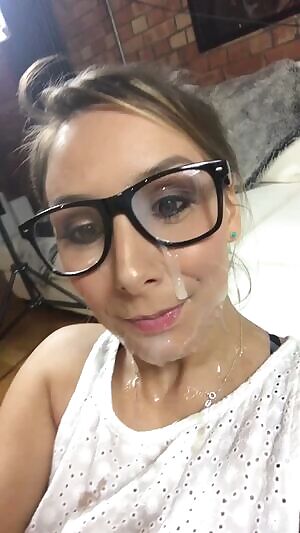 This dirty cum stained girl is sextra hot cause she reminds me of an acquaintance.