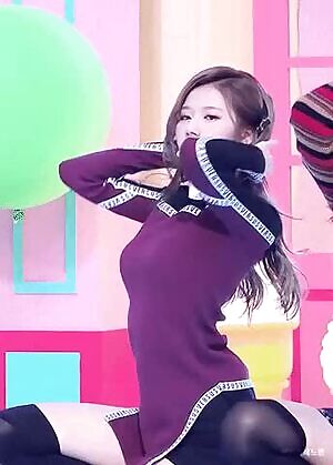 TWICE-Sana Likey Sexy