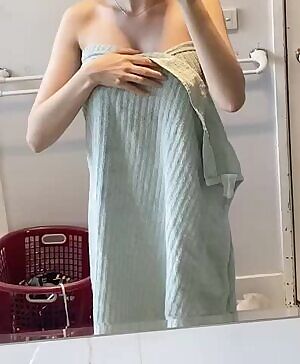 Something to start your weekend, happy riday 💦