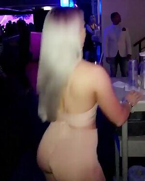 big ass shaking sexy! wow.