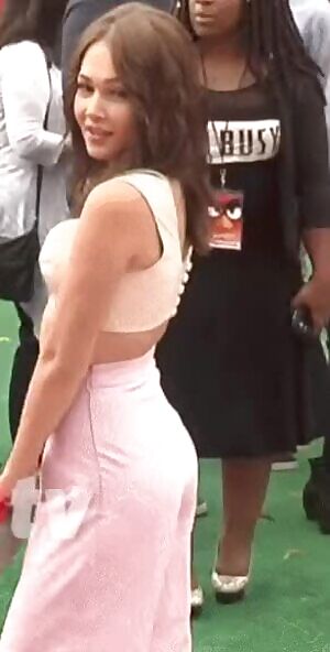 Kelli Berglund Likes To Show You Her Ass