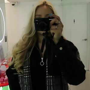 CLC - Sorn in Tight Jeans