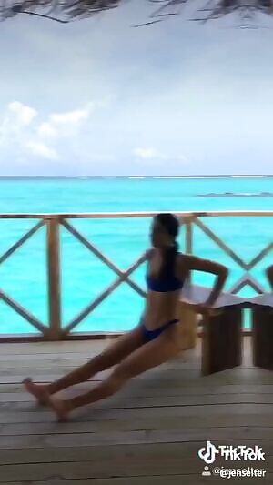 Tik tok booty squats