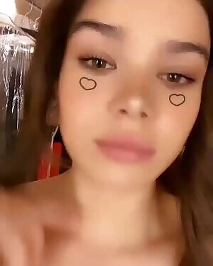 Show us your delicious tits Hailee Steinfeld