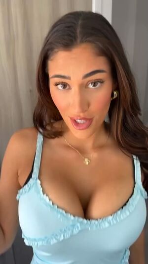 Titty Flexing 19honeysuckle 24/7 Babe Big Tits