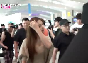 TWICE - Tzuyu and Jihyo