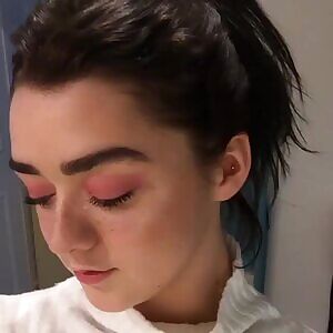 Maisie Williams' cute face needs to be blasted