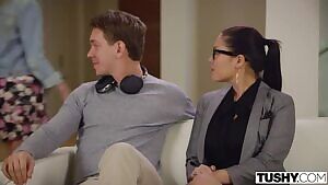 London Keyes prepping Arya Fae like a perfect ASSistant