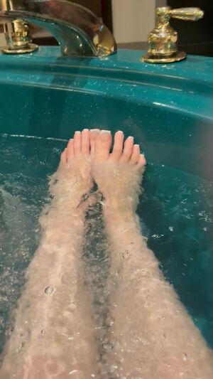 Mom Feet BareFootMilf MILF