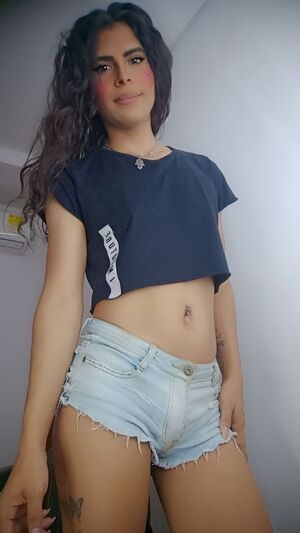 TS Pictures Amateur Babe Brunette Hotwife