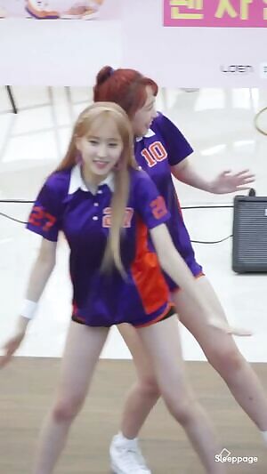 WJSN Mei Qi - The Chinese Dancing Queen is Happy