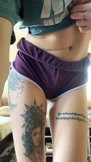 Shaking my ass before i go to class😜