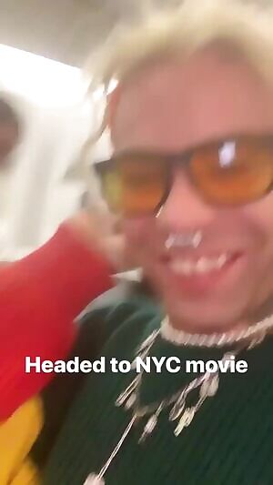 Bella Thorne teasing