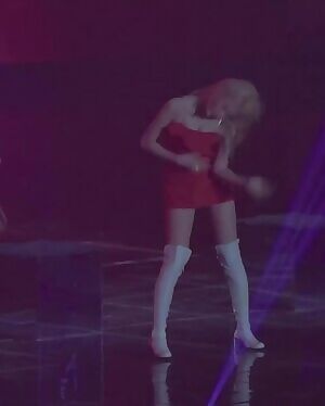 TWICE - Sana and Dahyun