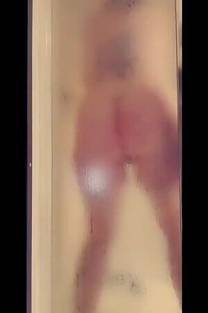 Shower and a show 🖤