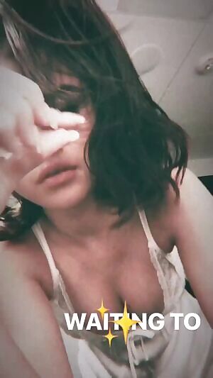 Selena Gomez knows how to tease with her cleavage