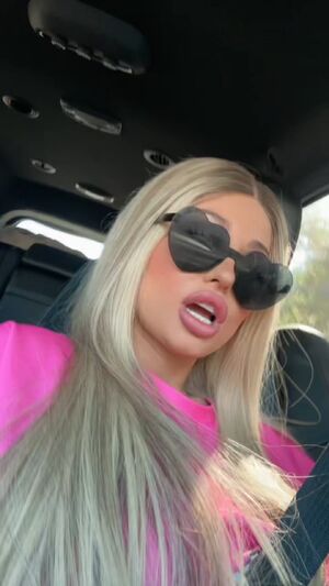 Perfect Nails Babe Long Tongue OnlyFans