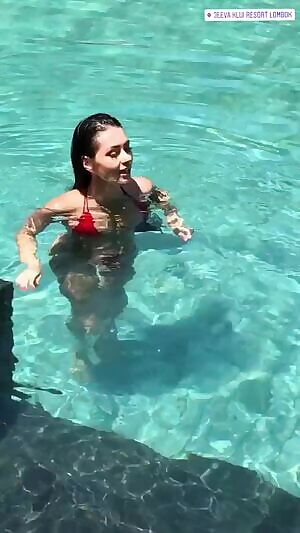 I like my women wet and busty too obviously