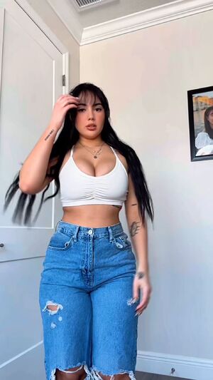 Booty in Jeans Ass Big Tits