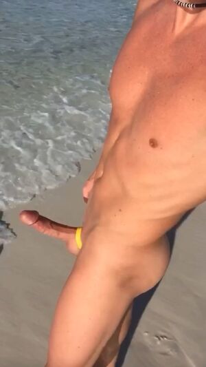 Outdoor Showcase BWC Beach Bubble Butt