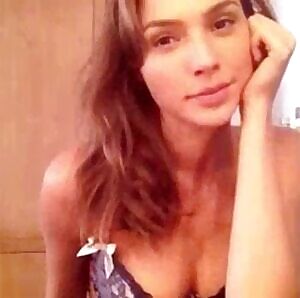 Gal noticed you’re jerking it to her WDYD