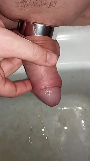 Peeing with a cockring
