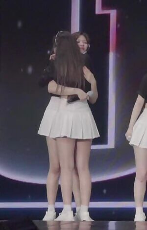 TWICE - Jeongyeon & Nayeon