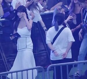 TWICE - Momo