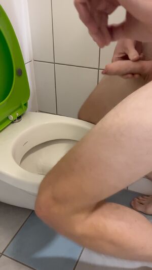 Male Pissing Golden Shower Piss