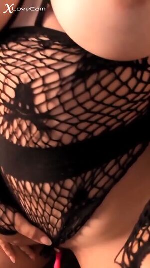 Vertical Bounce Big Tits Brunette Girls