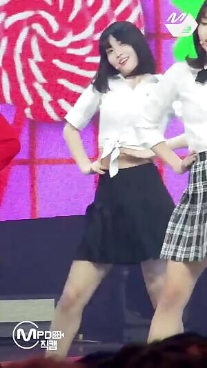 TWICE - Momo