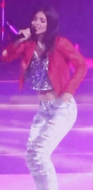 Victoria Justice makes me so weak