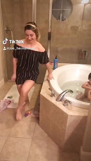 Big booty MILF having fun