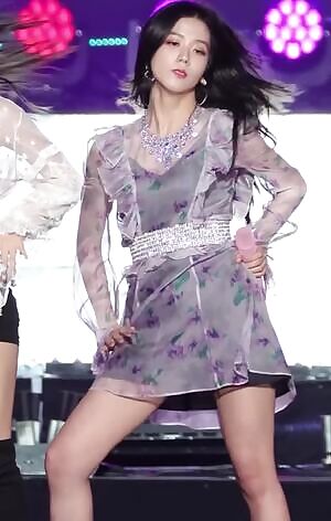 Blackpink - Jisoo Thigh Jiggle