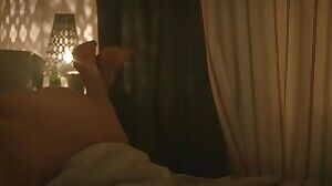 Laure Calamy bed plot in 