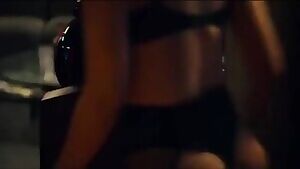 Julia Fox in Uncut Gems