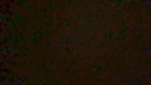 Je lui caresse l'anus et sa chatte