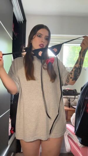 Thick Fit Amateur Boobs Bouncing Brunette
