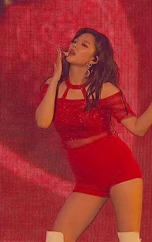 TWICE - Jeongyeon, Sana & Tzuyu