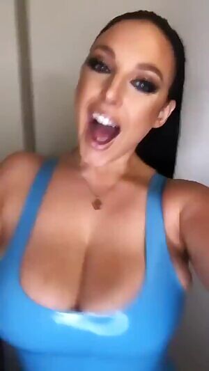 Bouncing in blue latex