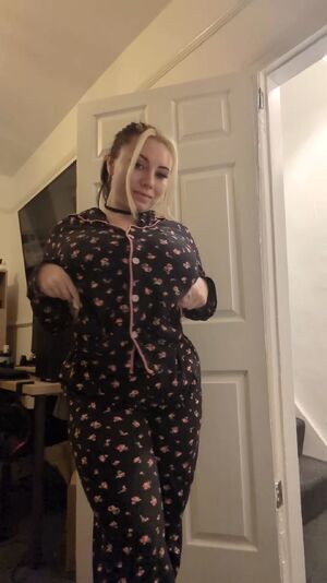 The milf next door doesn't like wearing clothes