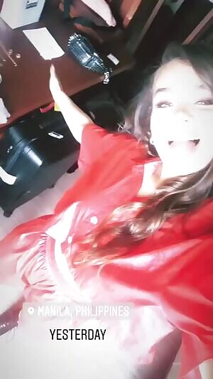 Hailee Steinfeld has the best DSLs I've ever seen